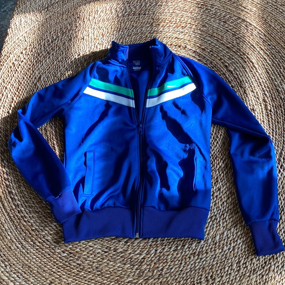 Nike size Medium jacket size mens Medium